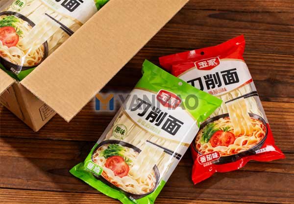 刀削面企业开装封一体机应用现场
